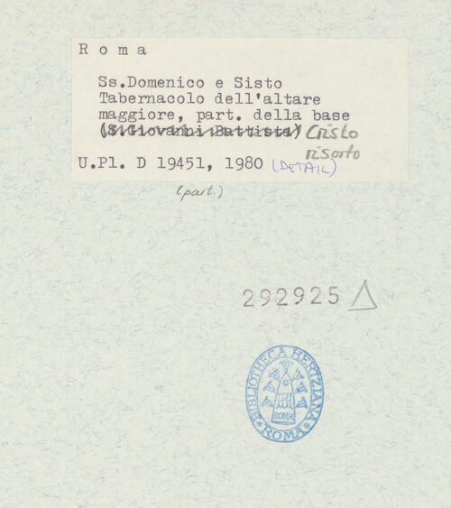 Rückseite von Bibliotheca Hertziana [https://www.deutsche-digitale-bibliothek.de/content/lizenzen/rv-fz/] Tabernakelbau in Gestalt eines halben Rundtempels über Säulen - Basis, Detail: der auferstandene Christus, bh292925_recto. Foto.