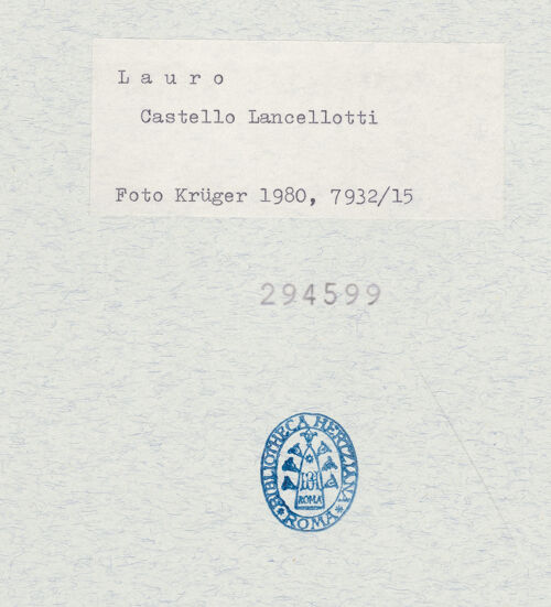 Rückseite von Krüger, Jürgen [https://www.deutsche-digitale-bibliothek.de/content/lizenzen/rv-fz/] Castello Lancellotti - Ansicht, bh294599_recto. Foto: Krüger, Jürgen.