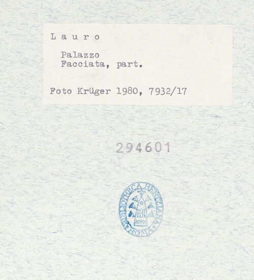 Rückseite von Krüger, Jürgen [https://www.deutsche-digitale-bibliothek.de/content/lizenzen/rv-fz/] Palazzo del Cappellano - Fassade, Portal, bh294601_recto. Foto: Krüger, Jürgen.