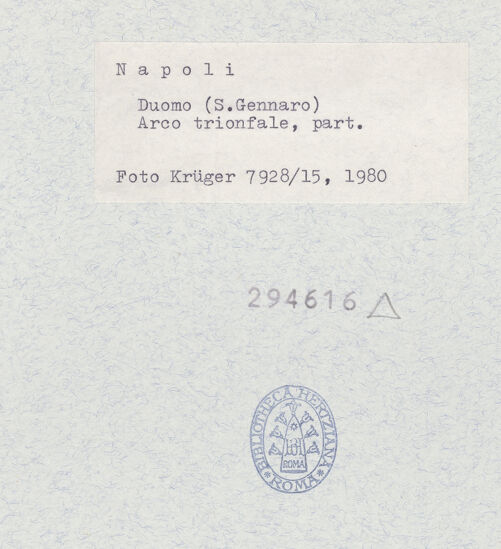 Rückseite von Krüger, Jürgen [https://www.deutsche-digitale-bibliothek.de/content/lizenzen/rv-fz/] Duomo - Kapitell des Triumphbogens (links), bh294616_recto. Foto: Krüger, Jürgen.