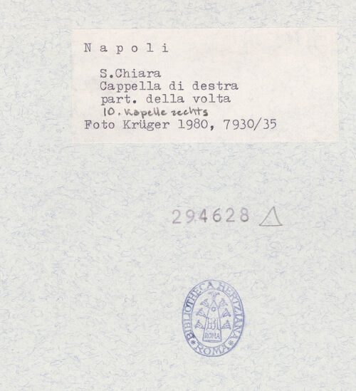 Rückseite von Krüger, Jürgen [https://www.deutsche-digitale-bibliothek.de/content/lizenzen/rv-fz/] Santa ChiaraRechte Arkade (Südwestliche Kapellenreihe) - 10. Kapelle (Cappella dei Borboni), Eingangsbogen, Detail, bh294628_recto. Foto: Krüger, Jürgen.