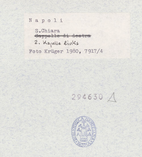 Rückseite von Krüger, Jürgen [https://www.deutsche-digitale-bibliothek.de/content/lizenzen/rv-fz/] Santa ChiaraLinke Arkade (Nordostliche Kapellenreihe) - 2. Kapelle links, bh294630_recto. Foto: Krüger, Jürgen.