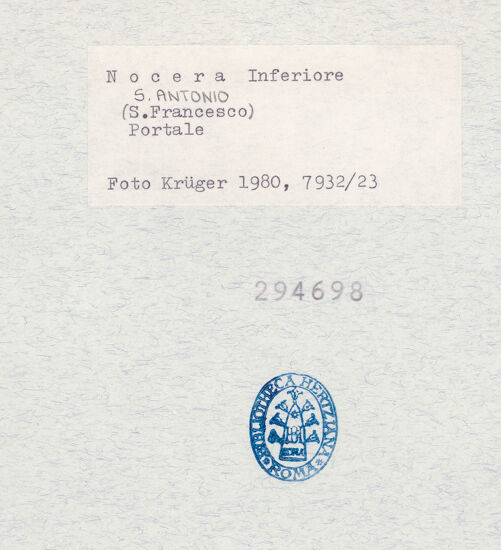 Rückseite von Krüger, Jürgen [https://www.deutsche-digitale-bibliothek.de/content/lizenzen/rv-fz/] Sant'Antonio - Fassade, Detail: Bogen zur Vorhalle, bh294698_recto. Foto: Krüger, Jürgen.