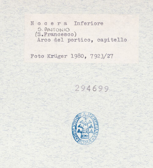 Rückseite von Krüger, Jürgen [https://www.deutsche-digitale-bibliothek.de/content/lizenzen/rv-fz/] Portal zur Vorhalle - Detail, Kapitelle rechts, bh294699_recto. Foto: Krüger, Jürgen.