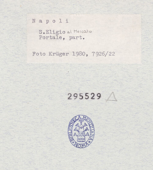 Rückseite von Krüger, Jürgen [https://www.deutsche-digitale-bibliothek.de/content/lizenzen/rv-fz/] Sant'Eligio al MercatoWestfassade - Detail, bh295529_recto. Foto: Krüger, Jürgen.
