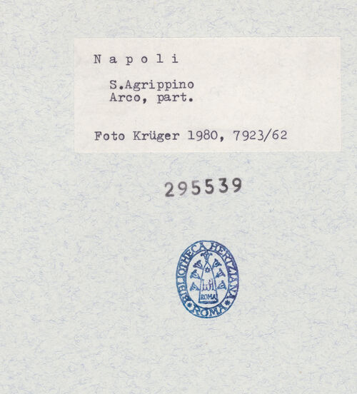 Rückseite von Krüger, Jürgen [https://www.deutsche-digitale-bibliothek.de/content/lizenzen/rv-fz/] Sant'Agrippino - Bogen, Detail, bh295539_recto. Foto: Krüger, Jürgen.