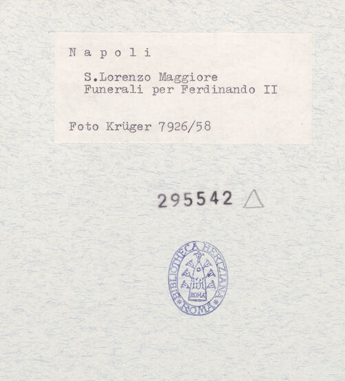 Rückseite von Krüger, Jürgen [https://www.deutsche-digitale-bibliothek.de/content/lizenzen/rv-ez/] San Lorenzo Maggiore - Begräbnis des Ferdinando II, bh295542_recto. Foto: Krüger, Jürgen.