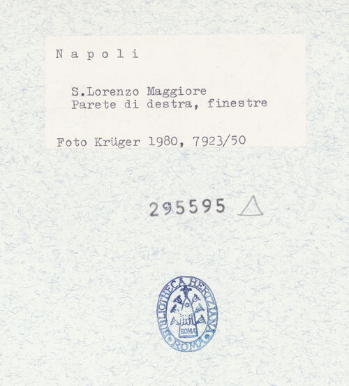 Rückseite von Krüger, Jürgen [https://www.deutsche-digitale-bibliothek.de/content/lizenzen/rv-fz/] San Lorenzo Maggiore, Convento - Südliche Außenwand der Kirche, bh295595_recto. Foto: Krüger, Jürgen.