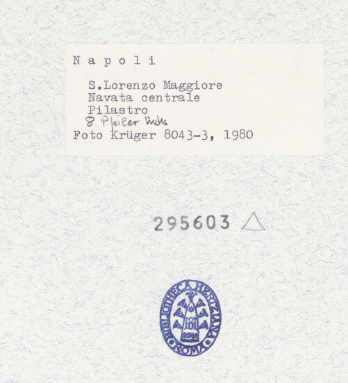 Rückseite von Krüger, Jürgen [https://www.deutsche-digitale-bibliothek.de/content/lizenzen/rv-fz/] Kapitelle der Nordarkade - Kapitell und Pfeiler (8. Pfeiler), bh295603_recto. Foto: Krüger, Jürgen.