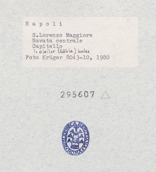 Rückseite von Krüger, Jürgen [https://www.deutsche-digitale-bibliothek.de/content/lizenzen/rv-fz/] Kapitelle der Nordarkade - Kapitell und Säule (1. Säule), bh295607_recto. Foto: Krüger, Jürgen.