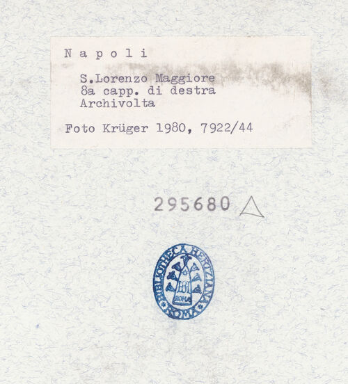 Rückseite von Krüger, Jürgen [https://www.deutsche-digitale-bibliothek.de/content/lizenzen/rv-fz/] San Lorenzo MaggioreAchte Südkapelle - Detail des Fensters, bh295680_recto. Foto: Krüger, Jürgen.