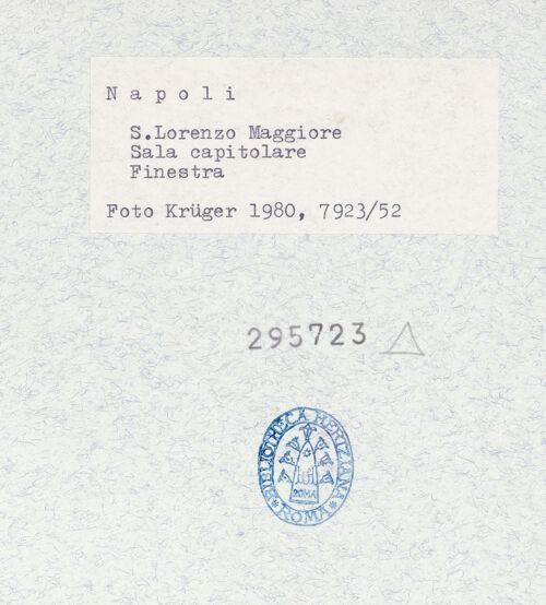 Rückseite von Krüger, Jürgen [https://www.deutsche-digitale-bibliothek.de/content/lizenzen/rv-fz/] San Lorenzo Maggiore, Convento - Linke Fenster, bh295723_recto. Foto: Krüger, Jürgen.