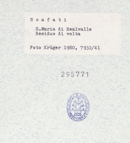 Rückseite von Krüger, Jürgen [https://www.deutsche-digitale-bibliothek.de/content/lizenzen/rv-fz/] Santa Maria di Realvalle - Konsole, bh295771_recto. Foto: Krüger, Jürgen.