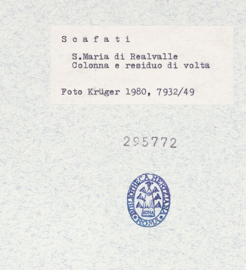 Rückseite von Krüger, Jürgen [https://www.deutsche-digitale-bibliothek.de/content/lizenzen/rv-fz/] Santa Maria di RealvalleSanta Maria - Vierter Pfeiler von Osten (links), bh295772_recto. Foto: Krüger, Jürgen.