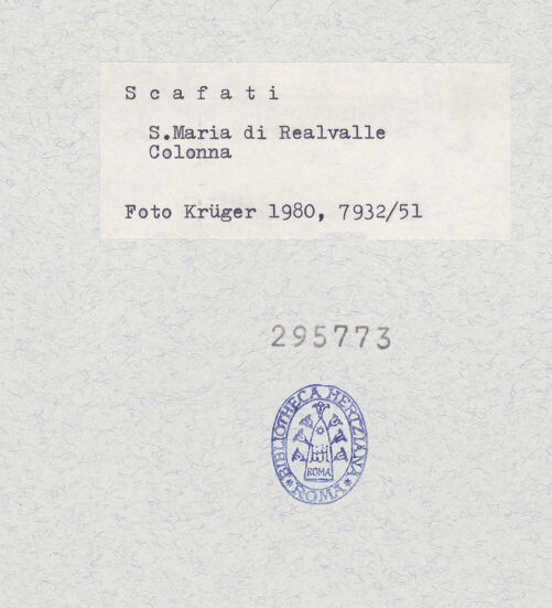 Rückseite von Krüger, Jürgen [https://www.deutsche-digitale-bibliothek.de/content/lizenzen/rv-fz/] Santa Maria di RealvalleSanta Maria - Dritter Pfeiler von Osten (links), bh295773_recto. Foto: Krüger, Jürgen.