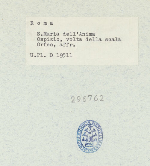 Rückseite von Bibliotheca Hertziana [https://www.deutsche-digitale-bibliothek.de/content/lizenzen/rv-fz/] Santa Maria dell'Anima - Scala Orfeo, Gewölbe, bh296762_recto. Foto.