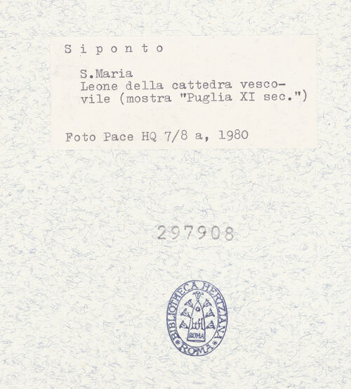 Rückseite von Pace, Valentino [https://www.deutsche-digitale-bibliothek.de/content/lizenzen/rv-ez/] Fragment eines Bischofsthrons - Detail: Kopf, bh297908_recto. Foto: Pace, Valentino.