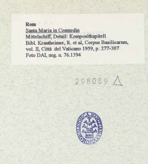 Rückseite von DAI [https://www.deutsche-digitale-bibliothek.de/content/lizenzen/rv-ez/] Santa Maria in Cosmedin - Kompositkapitell im Mittelschiff, bh298089_recto. Foto.