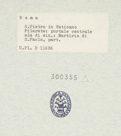 Rückseite von Bibliotheca Hertziana [https://www.deutsche-digitale-bibliothek.de/content/lizenzen/rv-fz/] Hauptportal von Sankt Peter / Portal des FilareteDas Maryrium des Paulus - Detail: Paulus erscheint Thekla und überreicht ihr ein Tuch, bh300355_recto. Foto.