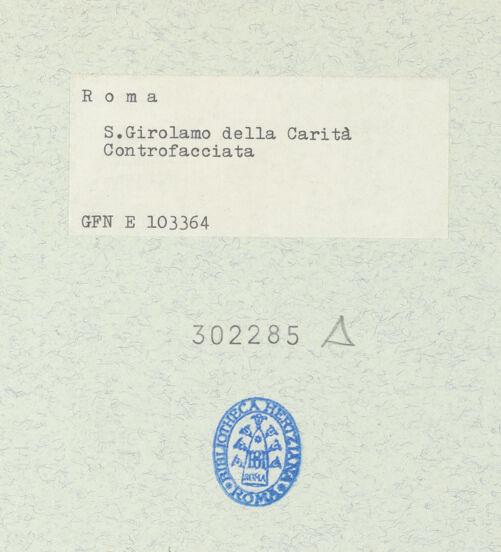 Rückseite von ICCD [https://www.deutsche-digitale-bibliothek.de/content/lizenzen/rv-ez/] Rahmung mit Wappen der Familie Renzi, flankierenden Putten und Widmungsinschrift - , bh302285_recto. Foto.