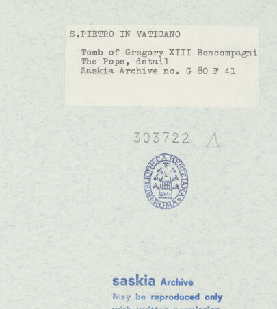 Rückseite von Bibliotheca Hertziana [https://www.deutsche-digitale-bibliothek.de/content/lizenzen/rv-fz/] Grabmonument Papst Gregor XIII. - Sitzfigur des Papstes, Ausschnitt: Kopf und Oberkörper, bh303722_recto. Foto: Wiedenhoeft, Ron.