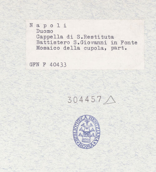 Rückseite von ICCD [https://www.deutsche-digitale-bibliothek.de/content/lizenzen/rv-ez/] Szenen aus dem Leben Christi, Apostel und EvangelistensymboleSzenen aus dem Leben Christi: Christus und die Samariterin; das Hochzeitsmahl in Kana - Detail: Fragment einer Figur (unbekannte Szene), bh304457_recto. Foto.