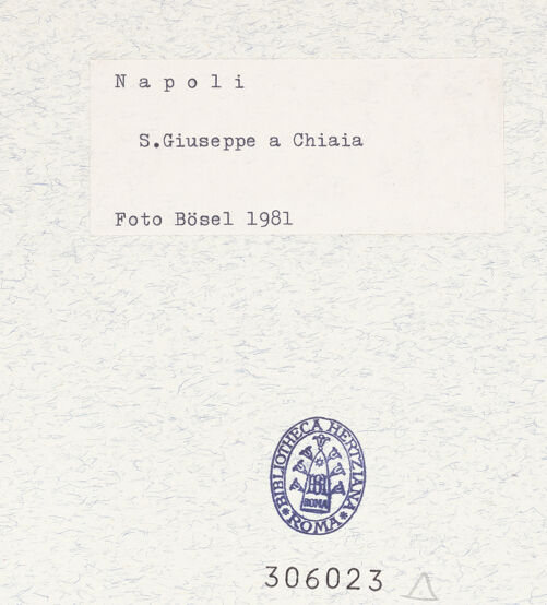 Rückseite von Bösel, Richard [https://www.deutsche-digitale-bibliothek.de/content/lizenzen/rv-fz/] San Giuseppe a Chiaia - Langhaus, Seitenkapelle rechts und Emporen, bh306023_recto. Foto: Bösel, Richard.