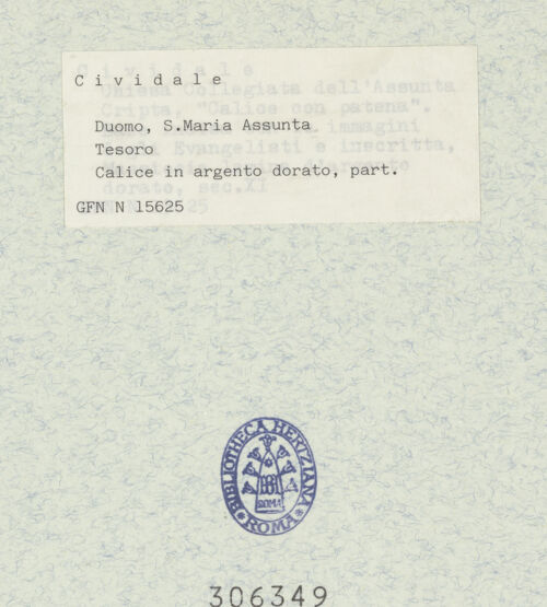 Rückseite von ICCD [https://www.deutsche-digitale-bibliothek.de/content/lizenzen/rv-ez/] Kelch mit Patene - Fuß: Evangelist, bh306349_recto. Foto.