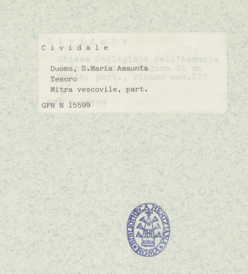 Rückseite von ICCD [https://www.deutsche-digitale-bibliothek.de/content/lizenzen/rv-ez/] Sogenannte Mitra von San Paolino - Frontseite, Detail: Maria als Orantin, bh307208_recto. Foto.