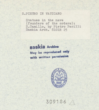 Rückseite von Bibliotheca Hertziana [https://www.deutsche-digitale-bibliothek.de/content/lizenzen/rv-fz/] Heilige Kongregations- und OrdensgründerStatuenreihe: Theresa, Vincentius, Nerius, Ignatius, Camillus, Petrus von Alcantara - Pietro Pacilli: Statue: des hl. Kamillus (Detail von links), bh309186_recto. Foto: Wiedenhoeft, Ron.