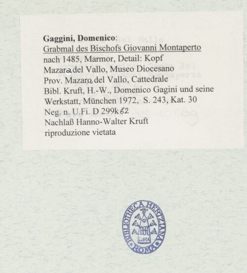 Rückseite von Bibliotheca Hertziana [https://www.deutsche-digitale-bibliothek.de/content/lizenzen/rv-ez/] Grabmal des Bischofs Giovanni Montaperto (gest. 1485) - Liegefigur, Detail: Kopf, bh310363_recto. Foto.