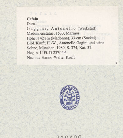 Rückseite von Bibliotheca Hertziana [https://www.deutsche-digitale-bibliothek.de/content/lizenzen/rv-fz/] Madonnenstatue - Frontalansicht, bh310400_recto. Foto.