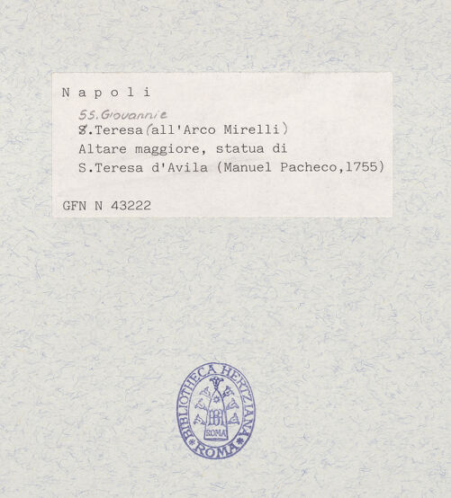 Rückseite von ICCD [https://www.deutsche-digitale-bibliothek.de/content/lizenzen/rv-ez/] Hauptaltar - Gesamtansicht, bh321121_recto. Foto.