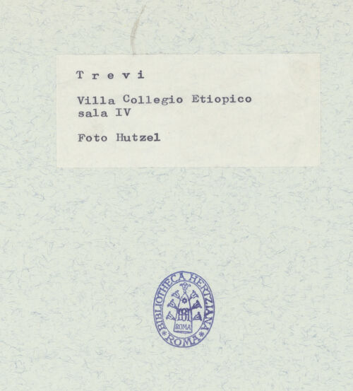 Rückseite von Getty Research Institute [https://www.deutsche-digitale-bibliothek.de/content/lizenzen/rv-ez/] Deckendekoration mit allegorischen Figuren und PuttiLitterae-Allegorie der Literatur - Detail: Allegorie der Literatur, bh321430_recto. Foto: Hutzel, Max.