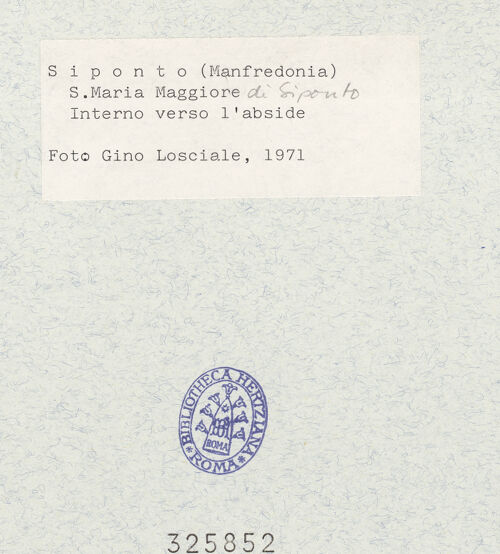 Rückseite von Losciale, Luigi [https://www.deutsche-digitale-bibliothek.de/content/lizenzen/rv-ez/] Santa Maria Maggiore di SipontoInnenraum - Innenansicht von Südwesten (in Richtung Hauptapsis), bh325852_recto. Foto: Losciale, Luigi.