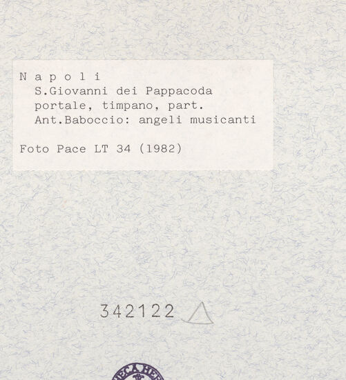 Rückseite von Pace, Valentino [https://www.deutsche-digitale-bibliothek.de/content/lizenzen/rv-ez/] HauptportalGiebel: Gottvater, Christus und Engel - Musizierende Engel links, bh342122_recto. Foto: Pace, Valentino.