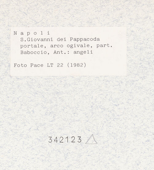 Rückseite von Pace, Valentino [https://www.deutsche-digitale-bibliothek.de/content/lizenzen/rv-ez/] HauptportalTympanon und Archivolte: Gottvater mit Engel, Madonna - Archivolte, Detail rechts, bh342123_recto. Foto: Pace, Valentino.