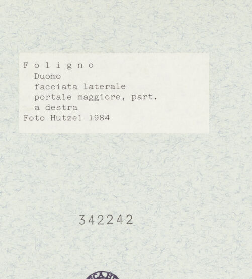 Rückseite von Getty Research Institute [https://www.deutsche-digitale-bibliothek.de/content/lizenzen/rv-ez/] Seitenportal - Detail: rechte Kapitellzone und Archivoltenansatz, bh342242_recto. Foto: Hutzel, Max.