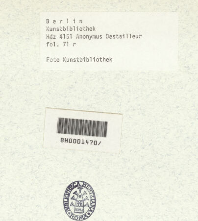 Rückseite von Kunstbibliothek [https://www.deutsche-digitale-bibliothek.de/content/lizenzen/rv-ez/] Codex Destailleur DTivoli: Vesta-Tempel: Maßaufnahme des Gebälks und eines Kapitells mit Skizzen zu den Details - , bh350401_recto. Foto.