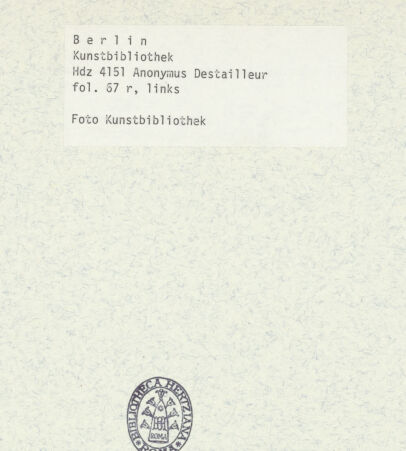 Rückseite von Kunstbibliothek [https://www.deutsche-digitale-bibliothek.de/content/lizenzen/rv-ez/] Codex Destailleur DS. Urbano della Caffarella: Rekonstruktion der Tempelfront, Fassade des Tempels und Details - Unteres Teilblatt: Fassade des Tempels, Schnitt des Untergeschosses, Profile einzelner Details, bh350438_recto. Foto.