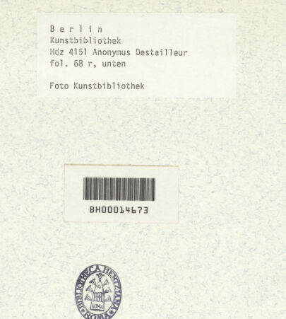 Rückseite von Kunstbibliothek [https://www.deutsche-digitale-bibliothek.de/content/lizenzen/rv-ez/] Codex Destailleur DS. Urbano della Caffarella: Grundrisse und Aufriss der Fassade, Profil von Gesims und Gebälk, Details des Fensterrahmens - Unteres Teilblatt: Aufriss der Fassade, Profil von Gesims und Gebälk, Details des Fensterahmens, bh350443_recto. Foto.