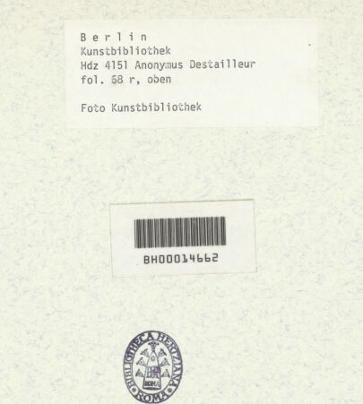 Rückseite von Kunstbibliothek [https://www.deutsche-digitale-bibliothek.de/content/lizenzen/rv-ez/] Codex Destailleur DS. Urbano della Caffarella: Grundrisse und Aufriss der Fassade, Profil von Gesims und Gebälk, Details des Fensterrahmens - Oberes Teilblatt: Zwei Grundrisse und Skizze einer Eckvolute, bh350444_recto. Foto.