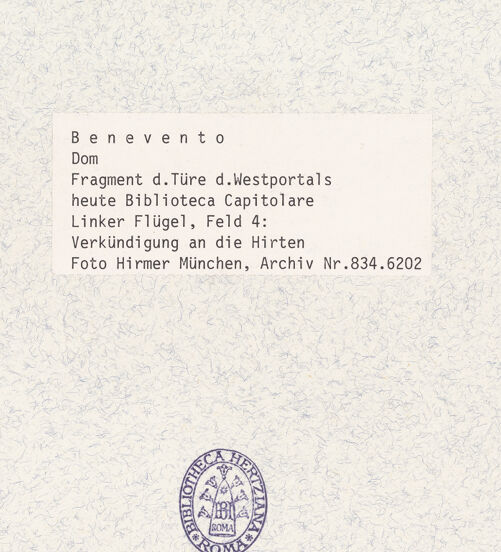 Rückseite von Hirmer [https://www.deutsche-digitale-bibliothek.de/content/lizenzen/rv-ez/] Portal mit Szenen aus dem Leben Christi und BischöfeVerkündigung an die Hirten - Gesamtansicht (nach den Bombentreffern), bh360839_recto. Foto: Hirmer, Albert.