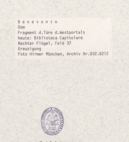 Rückseite von Hirmer [https://www.deutsche-digitale-bibliothek.de/content/lizenzen/rv-ez/] Portal mit Szenen aus dem Leben Christi und BischöfeKreuzigung - Gesamtansicht (nach den Bombentreffern), bh360842_recto. Foto: Hirmer, Albert.