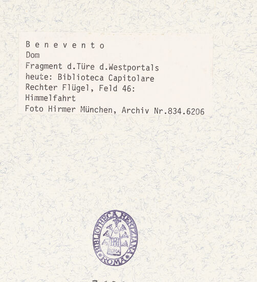 Rückseite von Hirmer [https://www.deutsche-digitale-bibliothek.de/content/lizenzen/rv-ez/] Portal mit Szenen aus dem Leben Christi und BischöfeHimmelfahrt Christi - Gesamtansicht (nach den Bombentreffern), bh360845_recto. Foto: Hirmer, Albert.