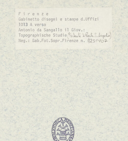 Rückseite von Gabinetto Fotografico della Soprintendenza alle Gallerie di Firenze [https://www.deutsche-digitale-bibliothek.de/content/lizenzen/rv-ez/] Rom, Aufnahme des Gebiets südlich des Castel Sant'Angelo - , bh367697_recto. Foto.