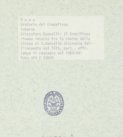 Rückseite von ICCD [https://www.deutsche-digitale-bibliothek.de/content/lizenzen/rv-ez/] Szenen aus der Geschichte des heiligen Kreuzes und des OratoriumsBeim Brand von 1519 geht das Kreuz unbeschadet aus den Ruinen von S. Marcello hervor - Detail; nach der Restaurierung von 1963-64, bh369389_recto. Foto.