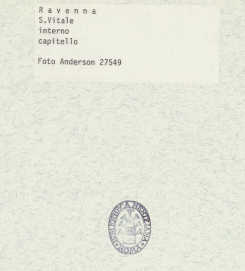 Rückseite von Alinari [https://www.deutsche-digitale-bibliothek.de/content/lizenzen/rv-ez/] Kapitelle des PresbyteriumsKapitelle des Umgangs, Nordseite - Kapitell von Nordwesten, bh375992_recto. Foto.