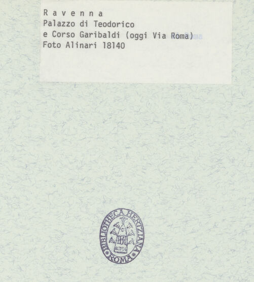 Rückseite von Alinari [https://www.deutsche-digitale-bibliothek.de/content/lizenzen/rv-ez/] Palazzo di Teodorico (sog.) - Westfassade von Nordwesten, bh376037_recto. Foto.