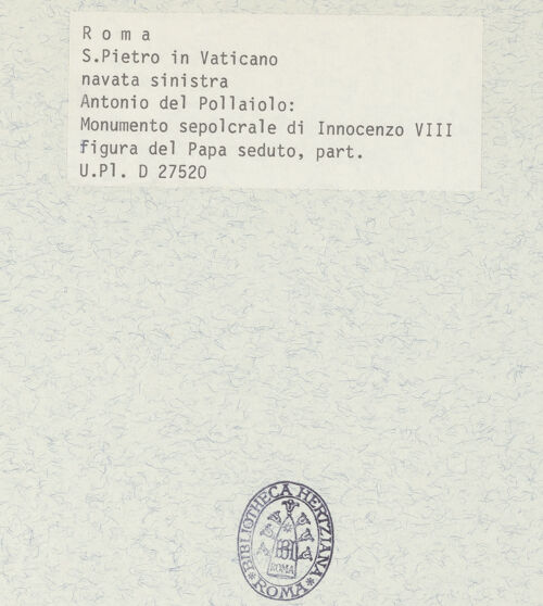 Rückseite von Bibliotheca Hertziana [https://www.deutsche-digitale-bibliothek.de/content/lizenzen/rv-fz/] Grabmonument Papst Innozenz VIII.Thronender Papstes - Der Papst, die Reliquie der Heiligen Lanze haltend, Teilansicht: Oberkörper, Ansicht von rechts, bh377243_recto. Foto: Fichera, Gabriele.